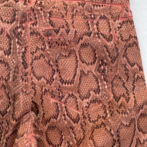 New GUESS Women’s Animal Print Jeans SZ 28 - Picture 3 of 9